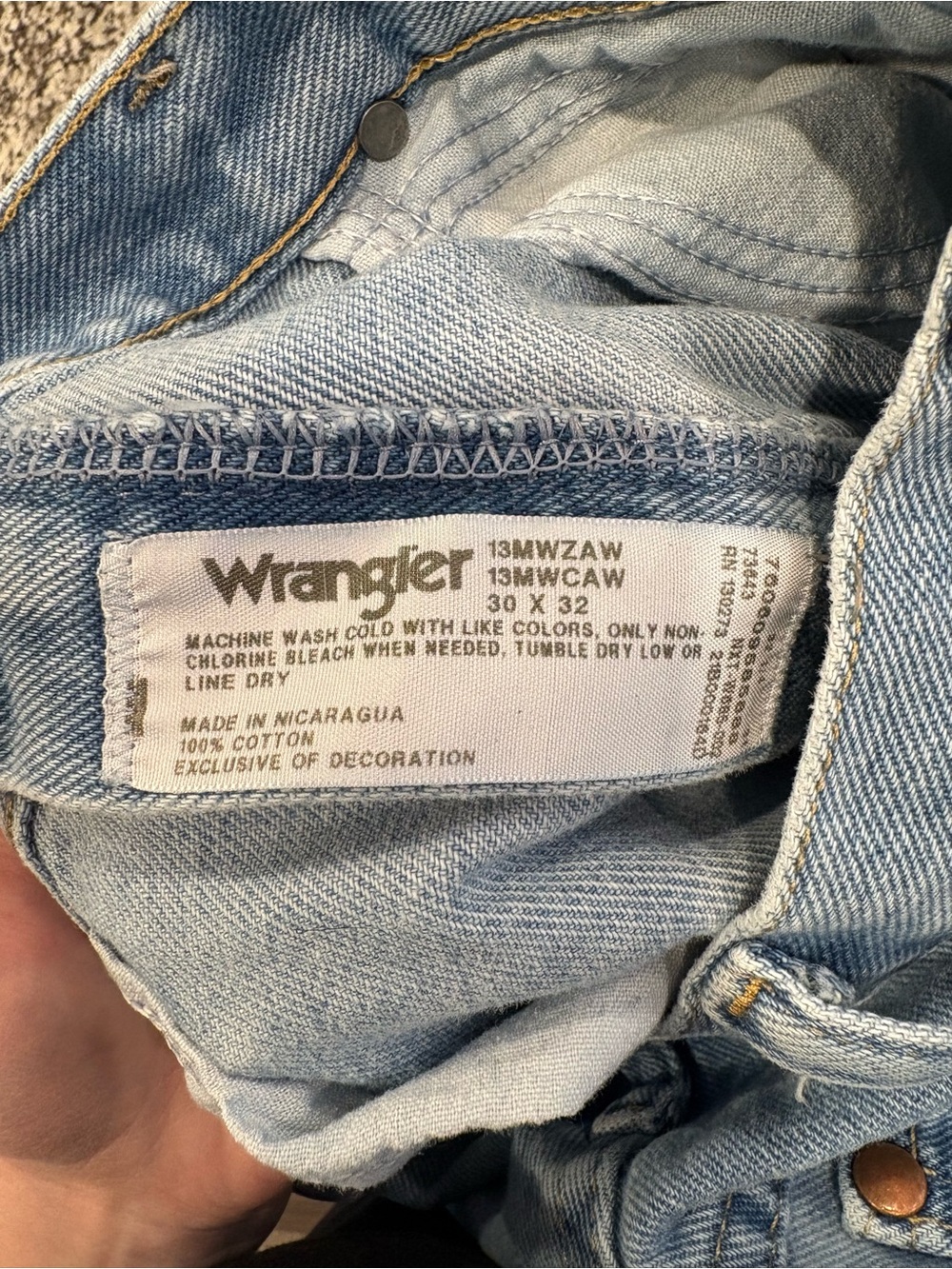 Wrangler Men's Straight Jeans in Light Blue Denim - Picture 4 of 4